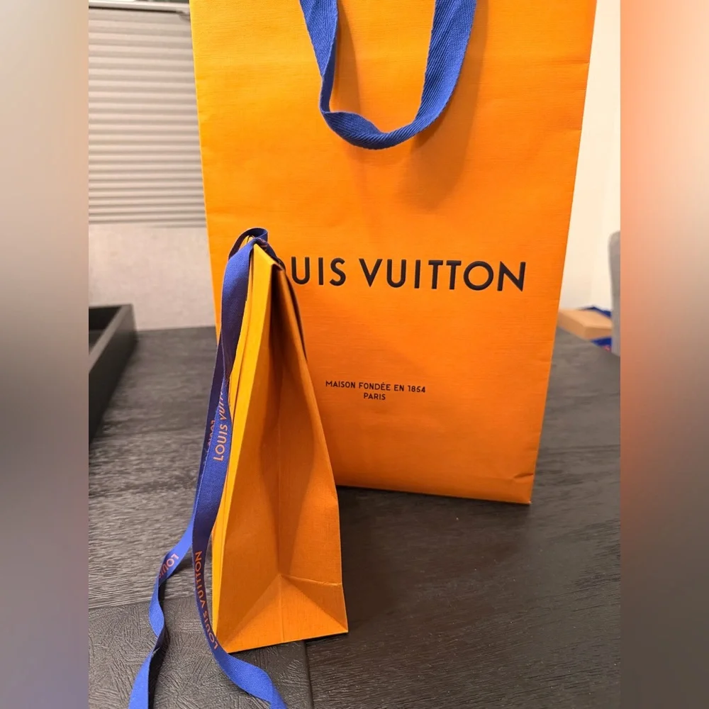 Louis Vuitton Shopping Bag with ribbon, smaller gift bag and gift tag. - Picture 3 of 9